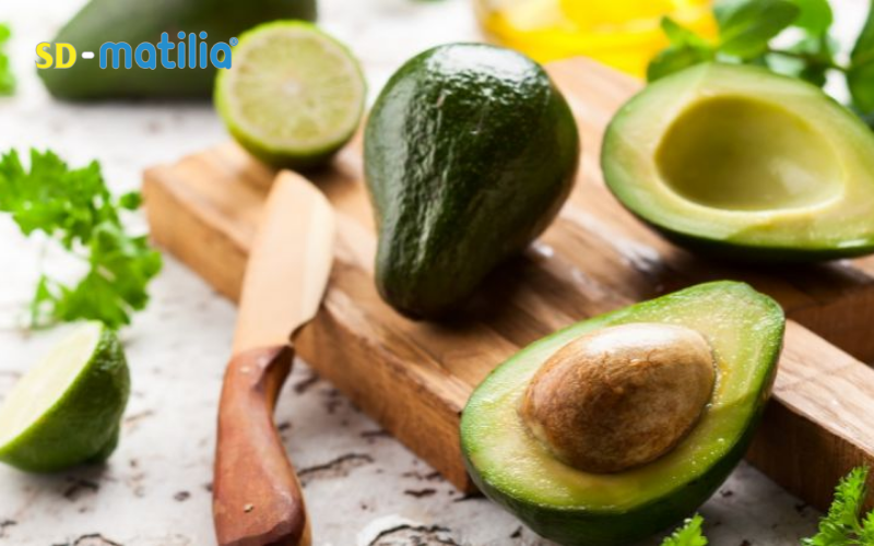 Bơ là loại trái cây giàu dinh dưỡng và chất béo có lợi rất tốt cho tim mạch