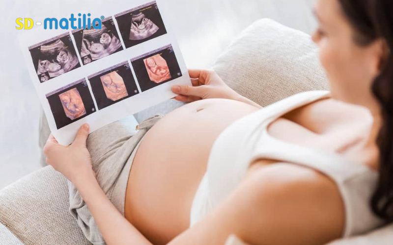 Mẹ nên siêu âm và thăm khám định kỳ để biết con phát triển tốt
