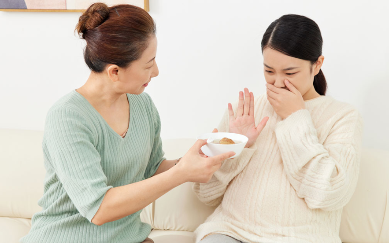 Mẹ bầu ốm nghén uống sữa bầu nào để bổ sung dưỡng chất?